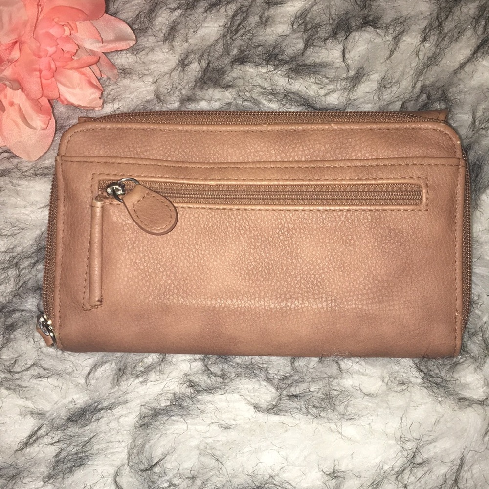 Multi compartment basic brown wallet